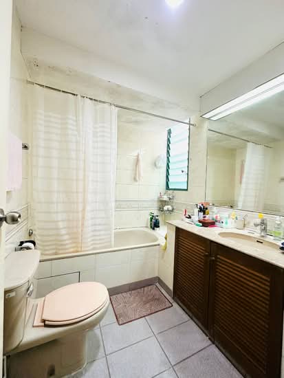 GOLD COAST CONDOMINIUM photo 4