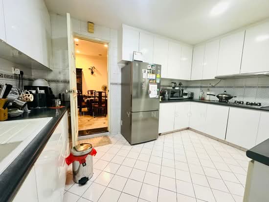 GOLD COAST CONDOMINIUM photo 5