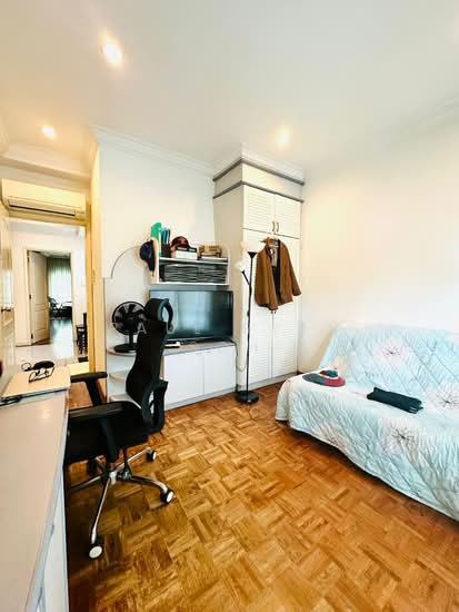 GOLD COAST CONDOMINIUM photo 6