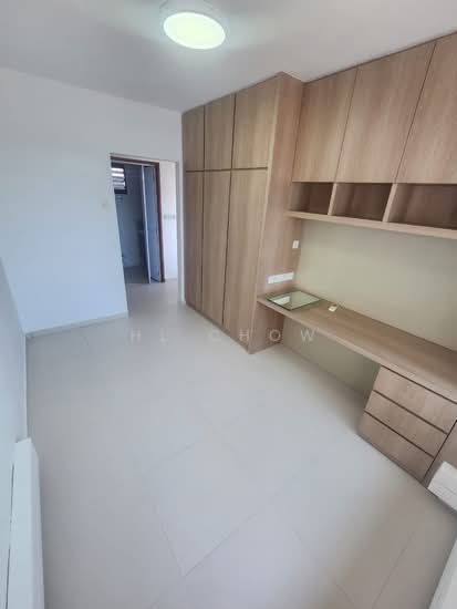 28D DOVER CRESCENT image 1 of 8