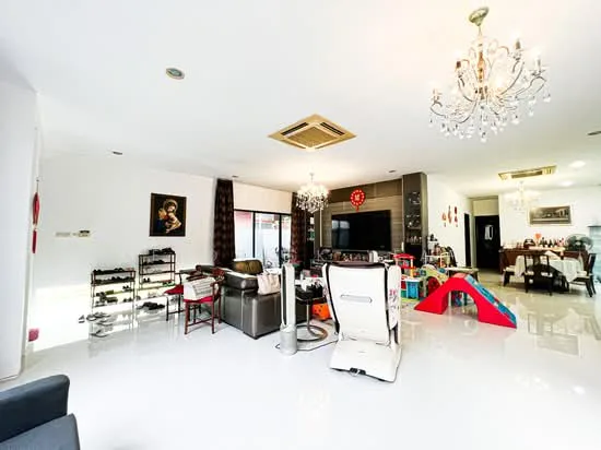 Haigsville Drive image 1 of 9