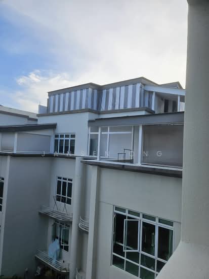 SUNNY PALMS photo 6