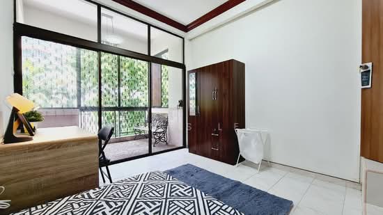 LAKEPOINT CONDOMINIUM image 1 of 9