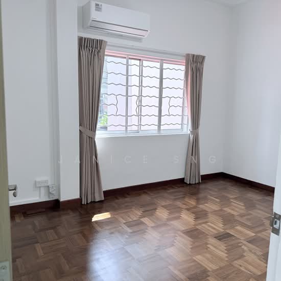 Newly Renovated Terrace in Kovan (Near Kovan MRT & Heartland/NEX Mall) photo 4