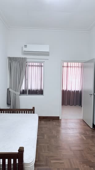 Newly Renovated Terrace in Kovan (Near Kovan MRT & Heartland/NEX Mall) photo 5