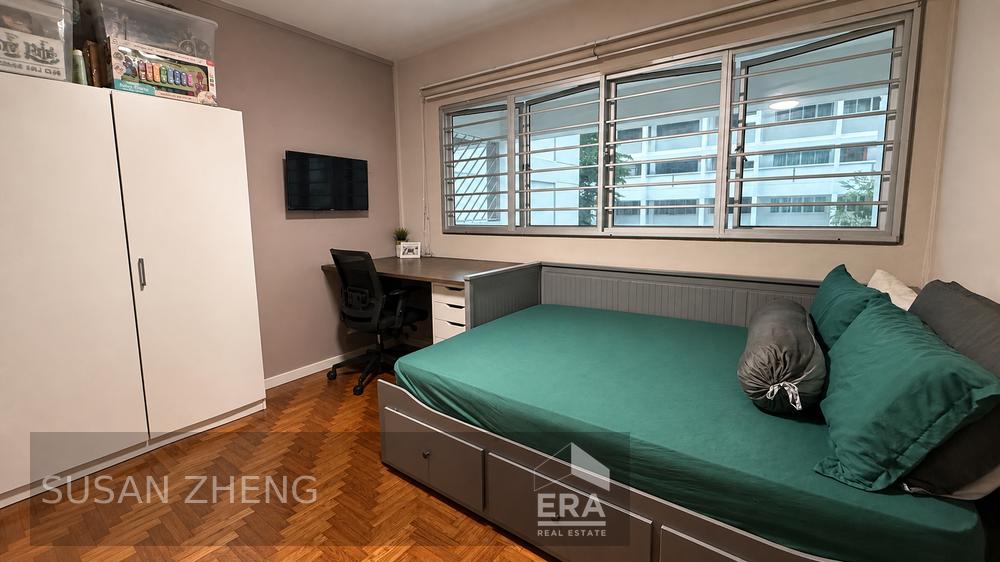 327 JURONG EAST STREET 31 photo 3