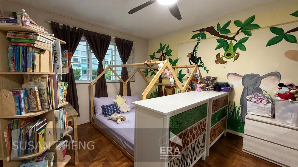 327 JURONG EAST STREET 31 photo 4