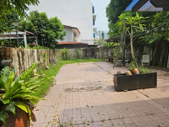 1KM to Tao Nan! Rare 3-Storey Semi-D | Huge 5,710 sqft Land | Only 14XX PSF photo 2