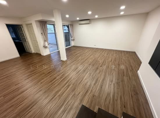 🌟🏡 Beautifully renovated Thomson Hill terrace within 1km St Nicholas photo 4