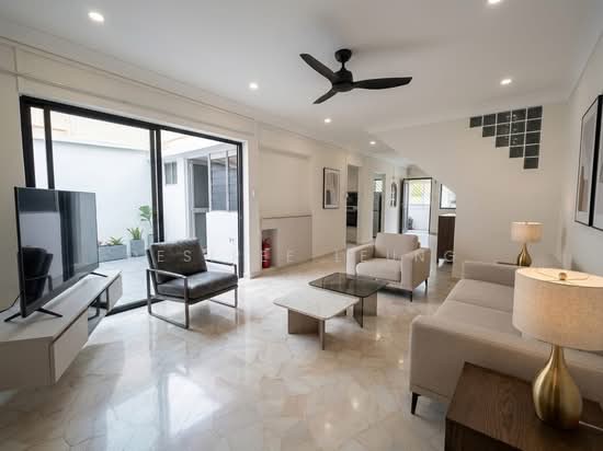 10 TOH YI DRIVE image 1 of 10