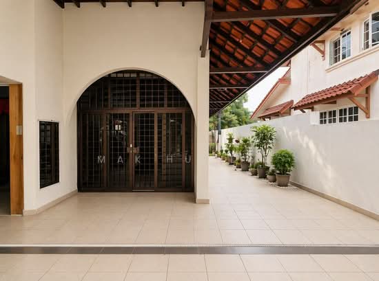Classic Freehold 3 Storey Semi D in D16. Walkable to Bedok Simpang! photo 4