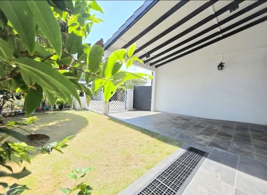 ❤️ Undervalued renovated large terrace 4 bed 4bath w 2 ensuites walk to mrt image 1 of 7
