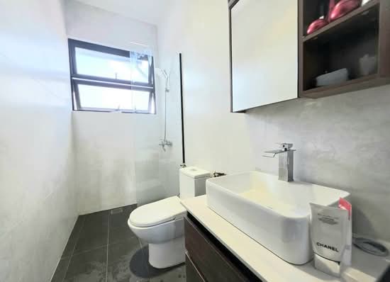 ❤️ Undervalued renovated large terrace 4 bed 4bath w 2 ensuites walk to mrt photo 4