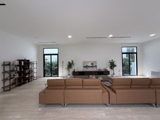Grove Drive photo 2