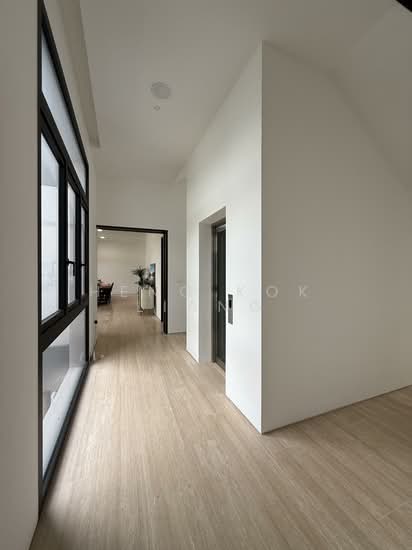 Grove Drive photo 3