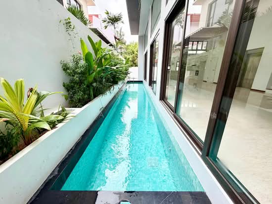 BRENDA ZEE ✧ 945O9938 ✧ D10 New Semi-D ✧ Pool ✧ Lift ✧ Within 1km to SCGS image 1 of 10
