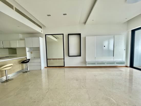 MARINA BAY RESIDENCES photo 2
