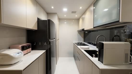 THE LAKEFRONT RESIDENCES photo 2