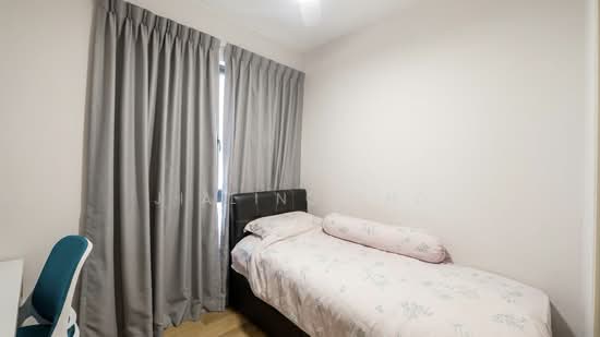 THE LAKEFRONT RESIDENCES photo 5