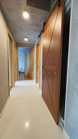 26 NEWTON photo 2