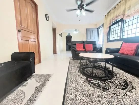 425 Woodlands Street 41 image 1 of 10
