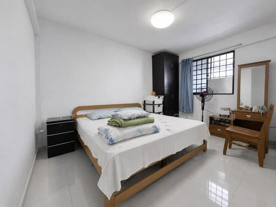 215 BOON LAY PLACE photo 3