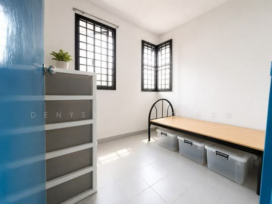 215 BOON LAY PLACE photo 6