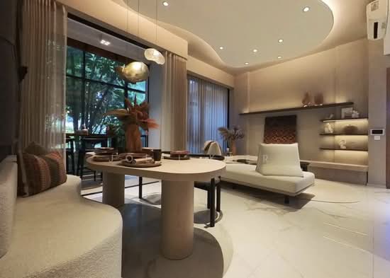 THE HILLSHORE