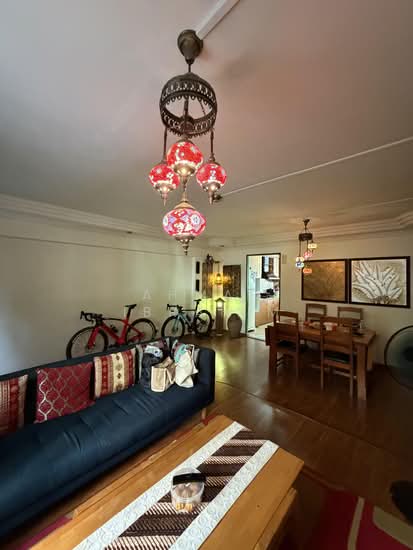 667 HOUGANG AVENUE 4 image 1 of 10