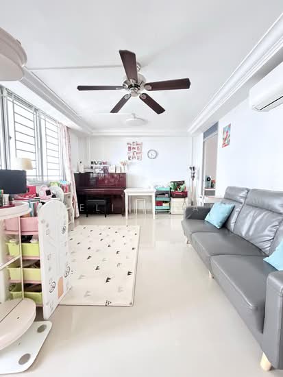233 SERANGOON AVENUE 3 photo 4
