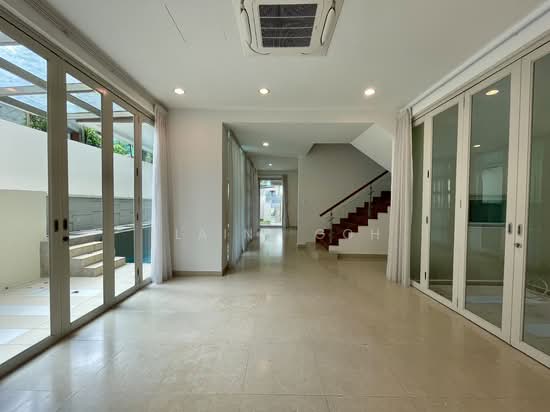 Semi Detached At Namly Crescent photo 3