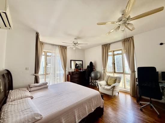 LEONIE CONDOTEL photo 4