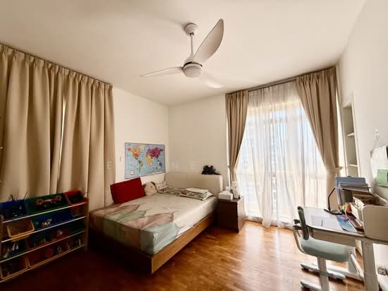 LEONIE CONDOTEL photo 6