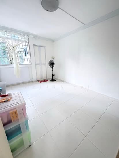 327 SERANGOON AVENUE 3 photo 3