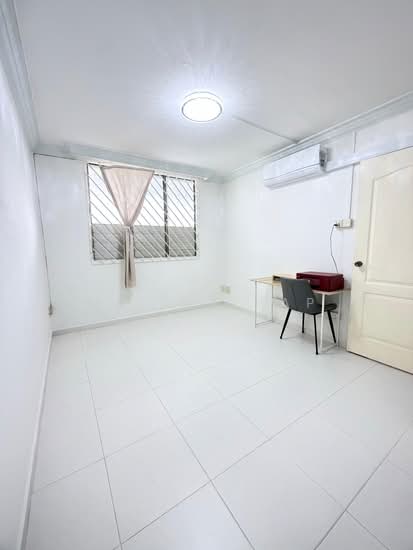 327 SERANGOON AVENUE 3 photo 5
