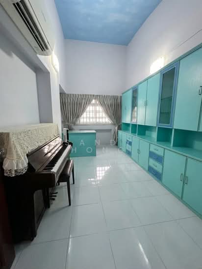 827 JURONG WEST STREET 81 photo 4
