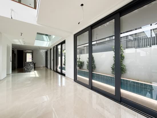 BRAND NEW DETACHED • PRIME BUNGALOW-ONLY ZONE photo 3