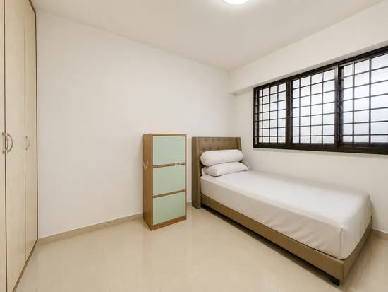 842 WOODLANDS STREET 82 photo 3