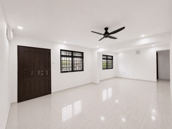 321 SEMBAWANG CLOSE image 1 of 5