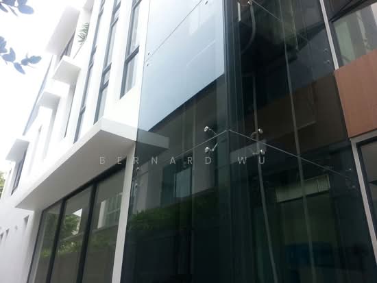 Holland Grove Park Freehold Semi Detached image 1 of 9