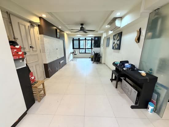 101 WHAMPOA DRIVE image 1 of 9