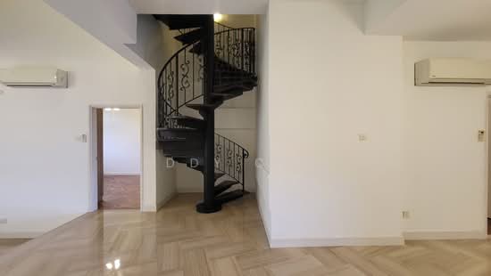 ORANGE REGENCY photo 2