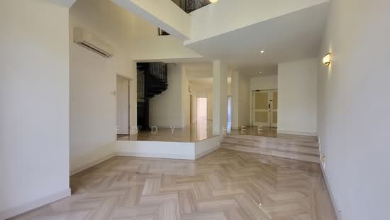 ORANGE REGENCY photo 3