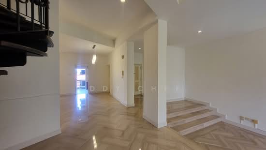 ORANGE REGENCY photo 4