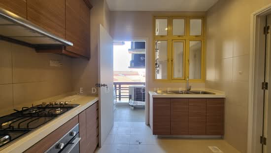 ORANGE REGENCY photo 5