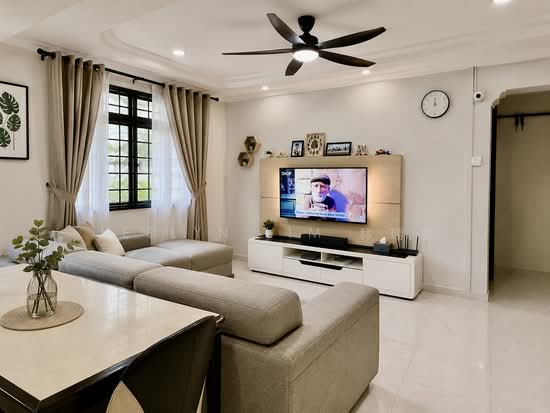 322 SEMBAWANG CLOSE image 1 of 6
