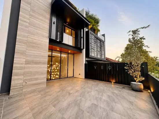 Newly TOP Freehold 3.5 Storey with Lift | Serene enclave, Seaside & Park Nearby! image 1 of 10