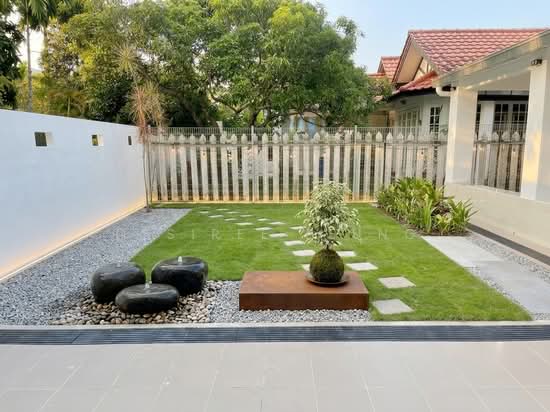 Freehold Semi-Detached | 5-Min Walk to Upper Changi MRT image 1 of 10