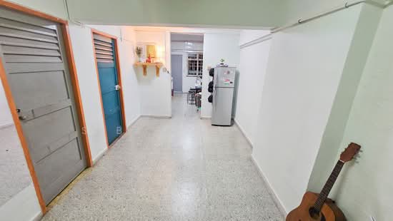 4 HOLLAND CLOSE photo 2