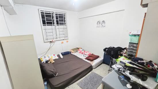 4 HOLLAND CLOSE photo 4